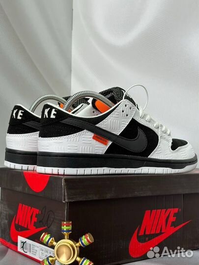 Кроссовки Nike Dunk SB x Tightbooth Black White