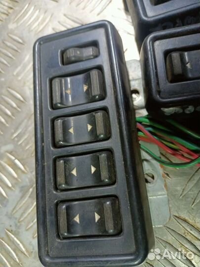 Блок стеклоподъемников Isuzu Trooper 1