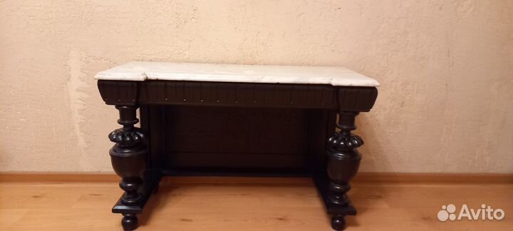 Антикварный консольный столик