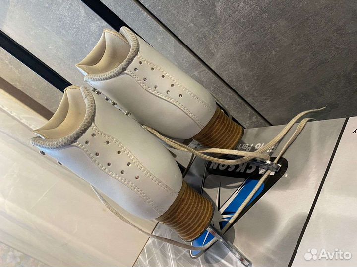 Фигурные коньки jackson