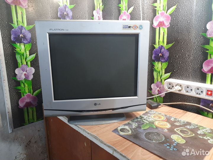 Монитор LG flatron f700p