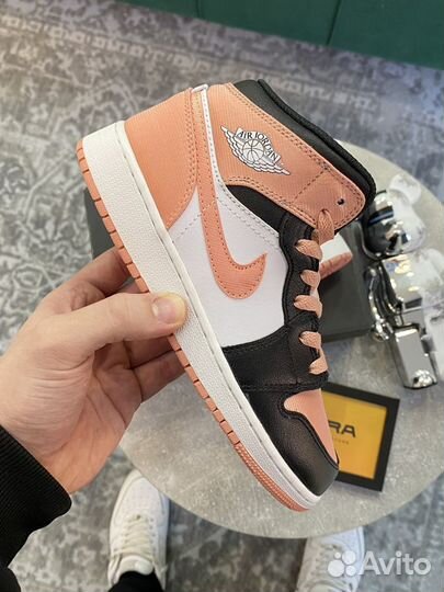 Nike Air Jordan 1 Mid 