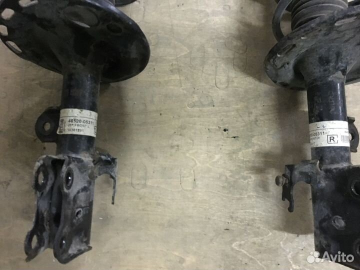 Toyota Avensis амортизатор