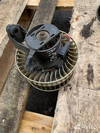 Моторчик печки Mercedes A170