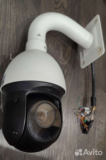 Поворотна купольная уличная камера Dahua