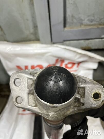 Амортизатор задний в сборе на VW passat B6