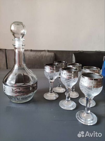 Графин с рюмками