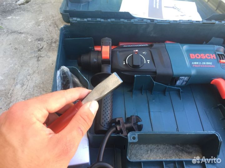 Пeрфоратор Bosch 2-28 Съeмный пaтpoн + Нaбор буpoв