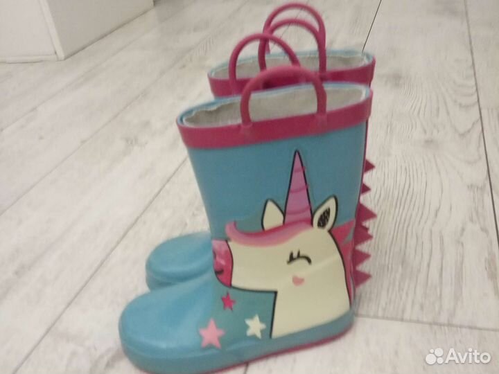 Резиновые сапоги 28 размер и коньки