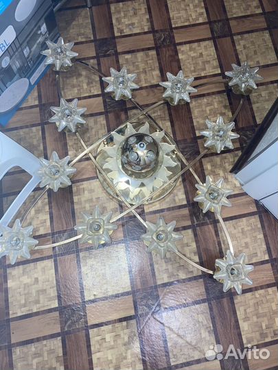 Продам люстру