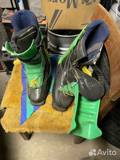 Лыжные ботинки