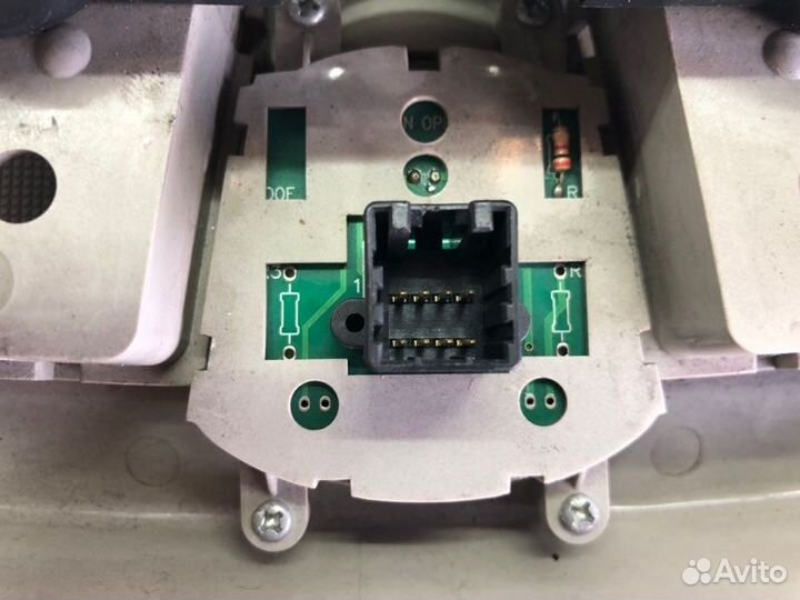 Плафон подсветки салона передний Ssangyong Rexton