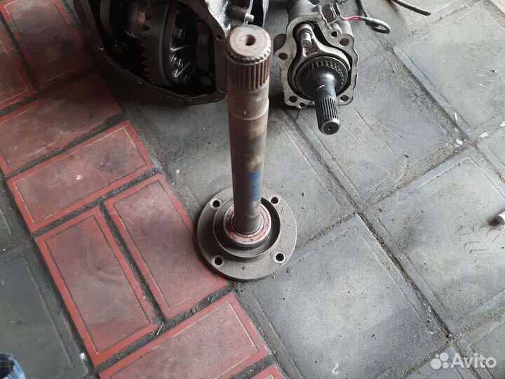 Полуось переднего моста Mitsubishi Pajero 4