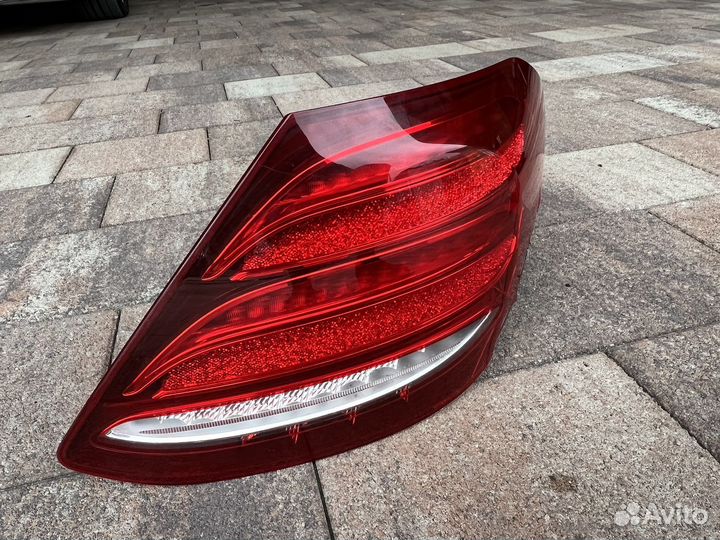 Фонарь задний правый на mercedes 213