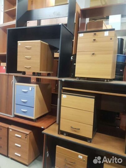 Столы и тумбы