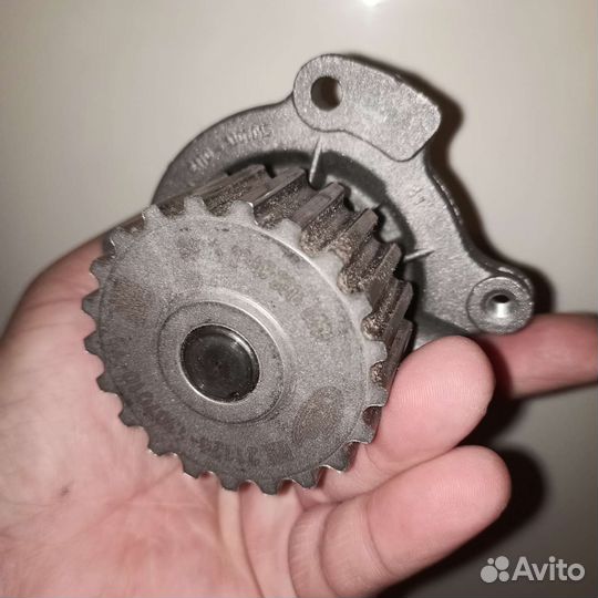 Водяной насос помпа