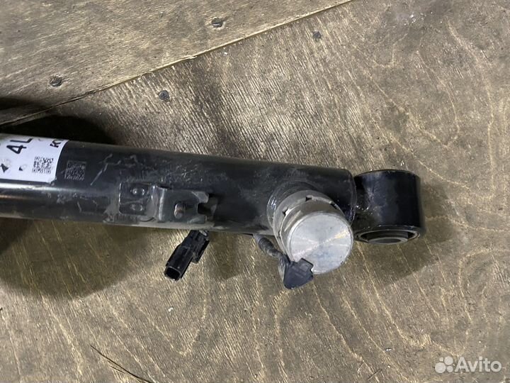 Зaдний амортизатор левый Lexus LC500