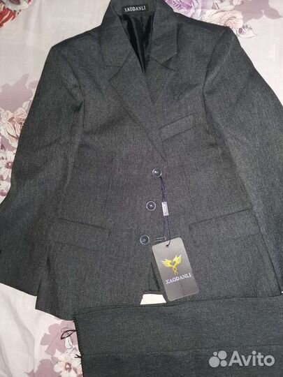 Костюм тройка новый на 116-122см