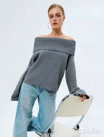 Свитер укороченныйс открытыми плечами