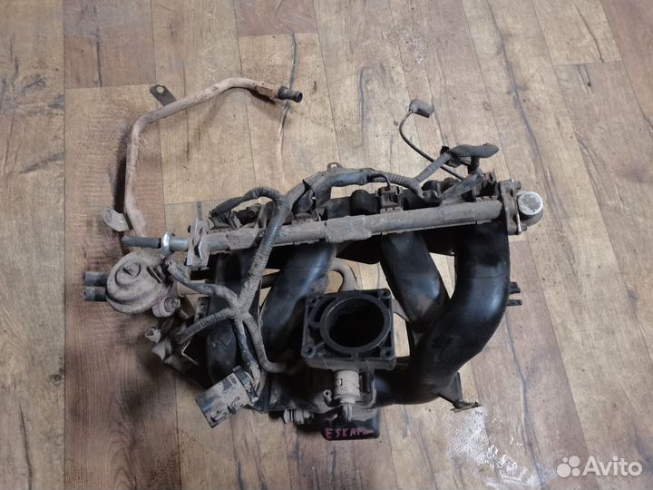 Впускной коллектор в сборе Ford Escape