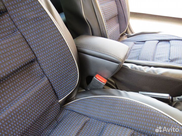 Подлокотник бокс с магнитом. Исполнение LUX