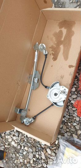 Задний левый стеклоподъёмник калина