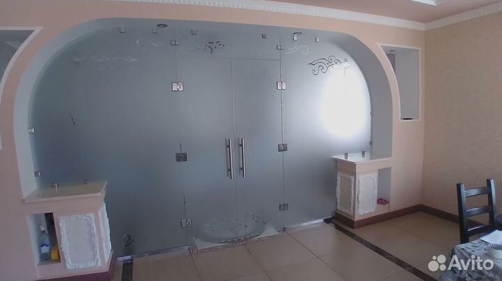 Стеклянная алюминиевая дверь