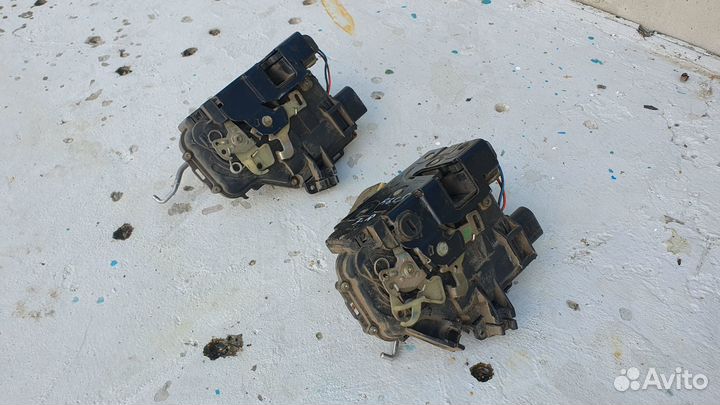 Замок двери Ауди а6 с5