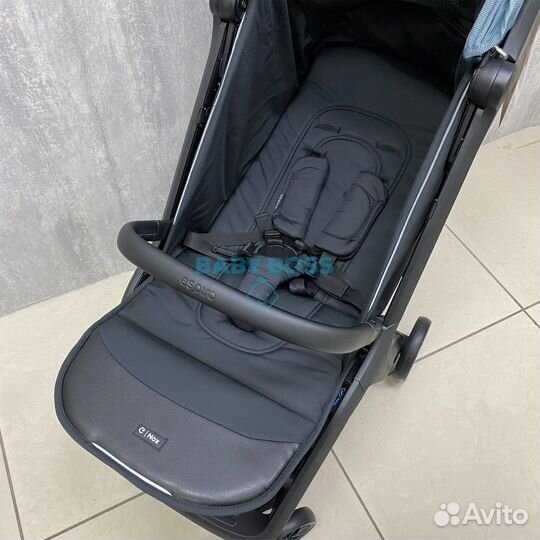 Коляска с автоматическим сложением