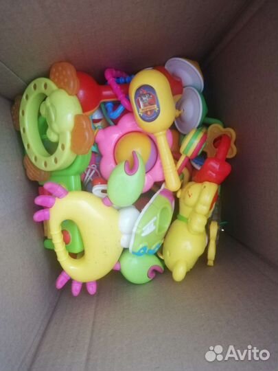 Коробка с игрушками