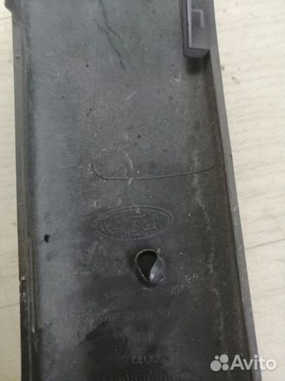 Накладка на бампер передняя правая Ford Focus 1.6L