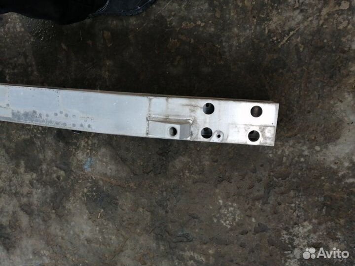 Усилитель бампера передний Nissan Tiida C11