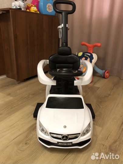 Машинка каталка с ручкой mercedes