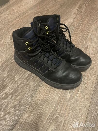 Кроссовки adidas зимние