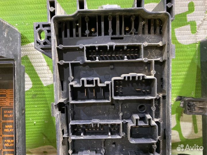 Блок предохранителей под капот Kia Sorento BL G4JS