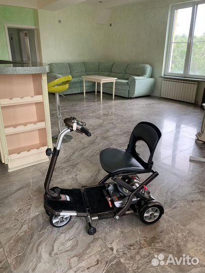 Электрическая инвалидная кресло-коляска (скутер)