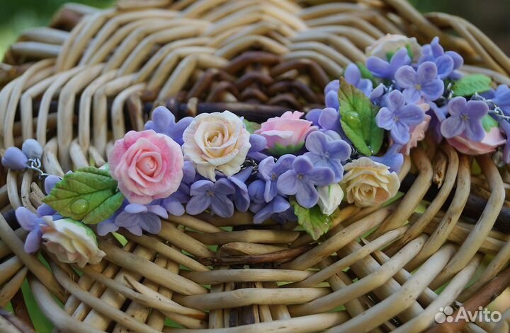 Браслет с сиренью и розами, ручной работы