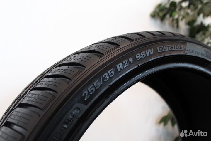 Kumho WinterCraft WP72 255/35 R21 98W