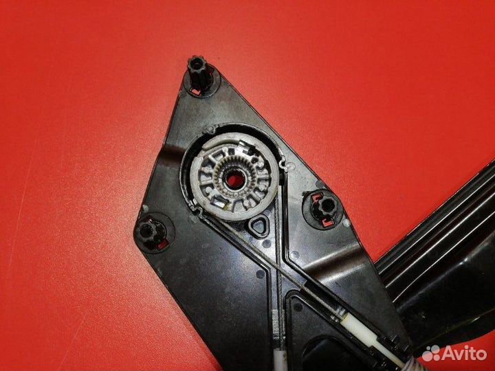 Стеклоподъемник передний правый Volkswagen Polo