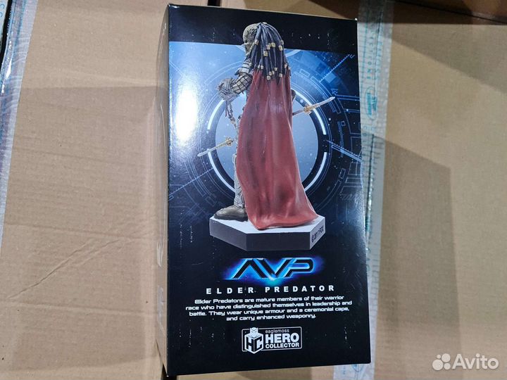 Фигурка Elder Predator