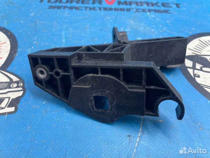 Крепление фары переднее правое Mercedes-Benz