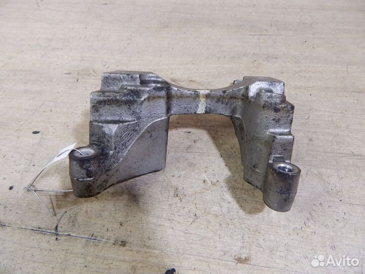 Кронштейн двигателя правый Ford Focus 1 1.8D