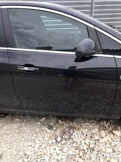 Передняя правая дверь на opel astra J