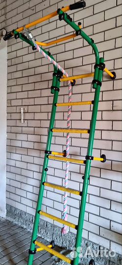 Шведская стенка с турником бу