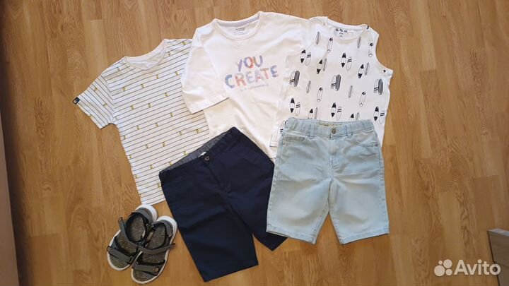 На доставке летние вещи для мальчика