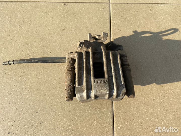 Тормозной суппорт задний левый Volkswagen Golf 4