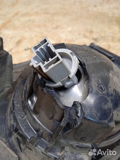 Фонарь задний внутренний правый Mazda 3