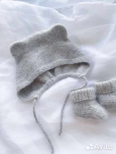 Чепчик и пинетки на новорождённого