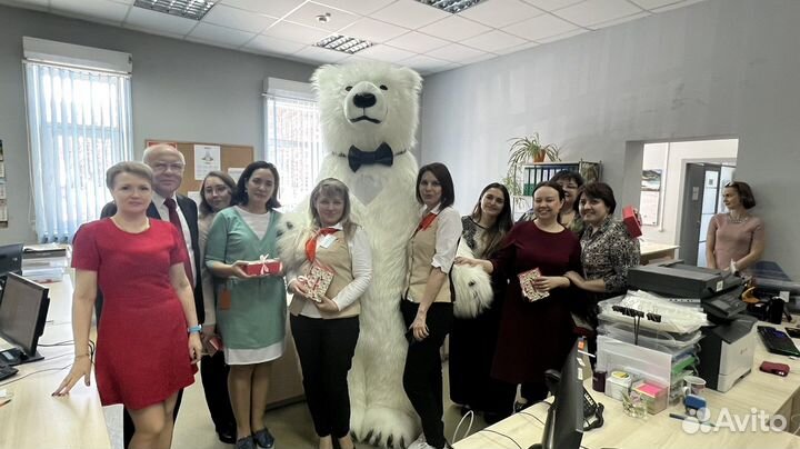 Белый мишка с поздравлением на 8 марта