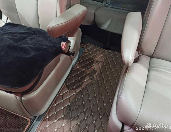 Коврик в багажник на toyota sienna